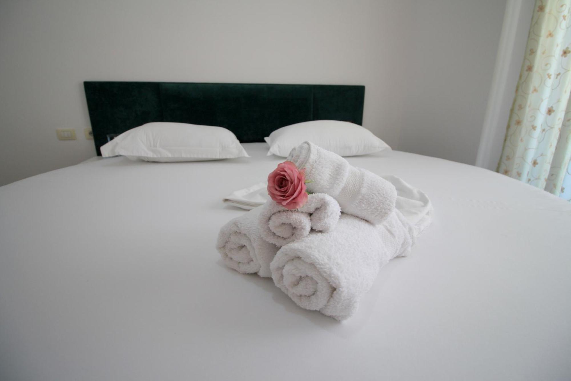 July Seaview Apartments Sarandë Esterno foto
